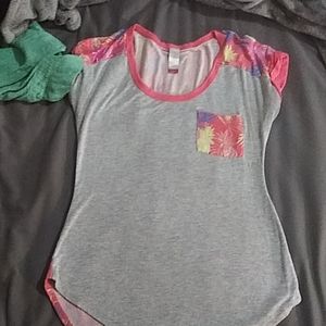 Multicolored pineapple tee